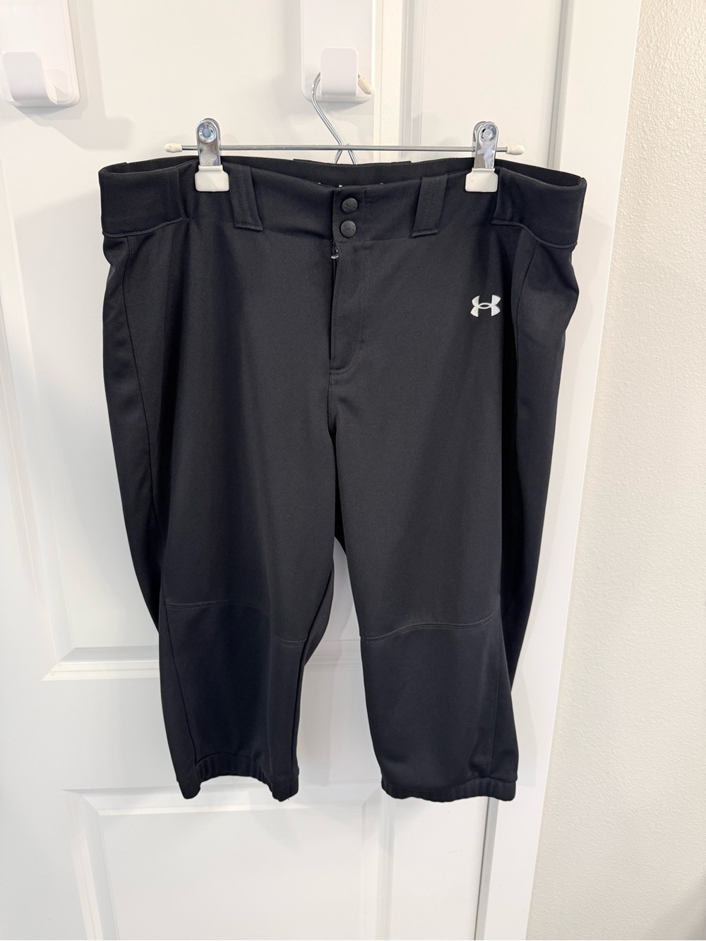 Women’s 2XL Under Armour softball pants